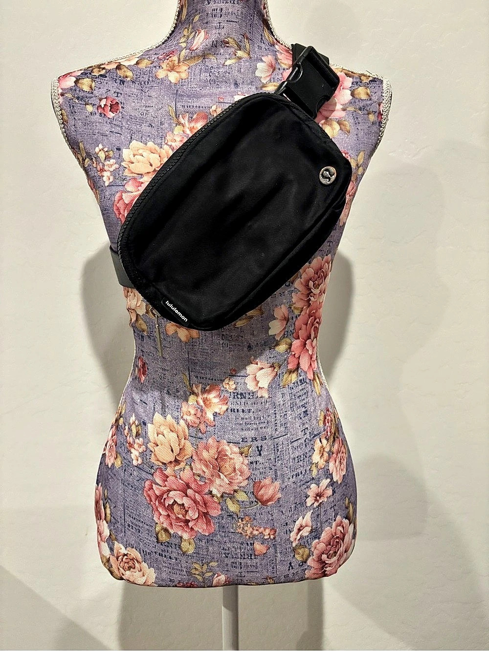 lululemon Everywhere Belt Bag - Black